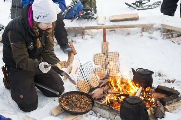 Lunch de midi sur le feu de camp | &copy;&nbsp;Wilderness Hotels & Safaris