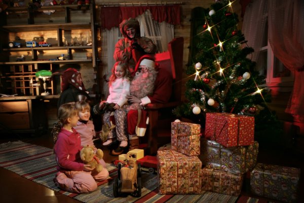 ... beim Weihnachtsmann | &copy;&nbsp;Hotel Kakslauttanen