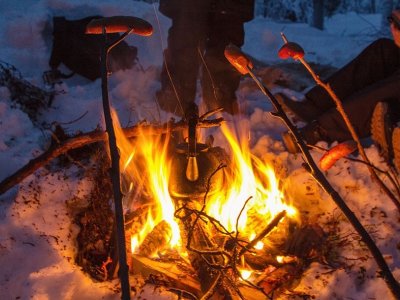 Convivialité autour d'un feu de camp