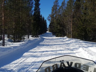 Piste large !