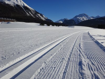 Les pistes tracées sur les lacs gelés