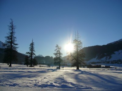 Le soleil se couche sur la vallée