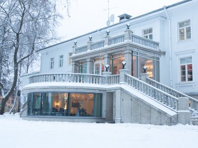 Eingang über Terrasse