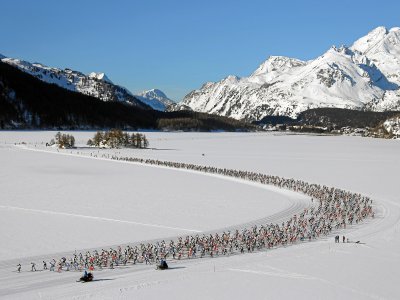 Engadin Skimarathon  über dem Silsersee