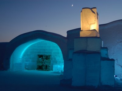 Albergo di ghiaccio al chiaro di luna