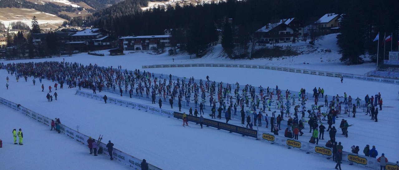 Start of the classic race in Toblach