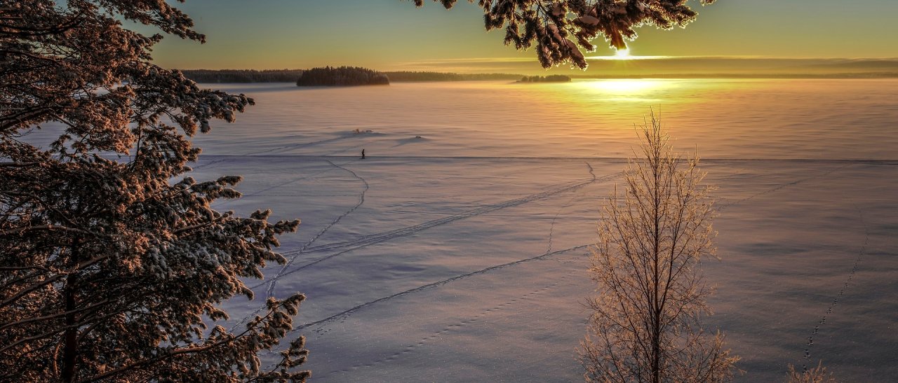 Vuokattis Loipen im Sonnenuntergang