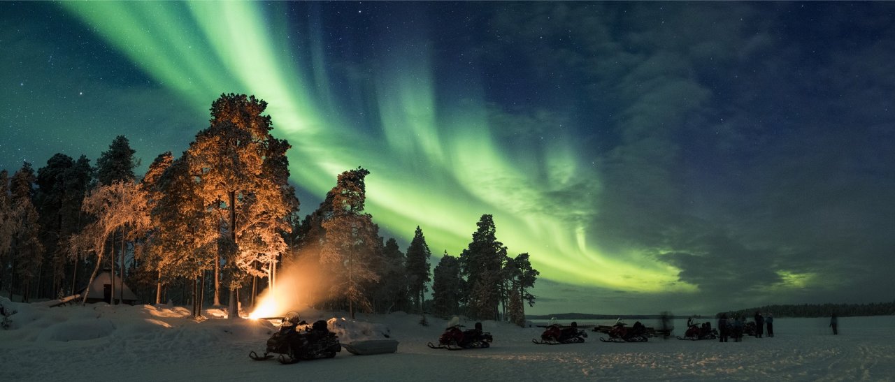Nordlichtsuche mit dem Schneemobil