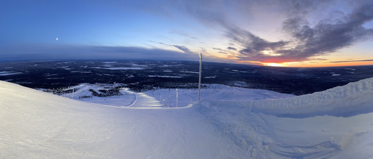 Skifahren im Fluglicht